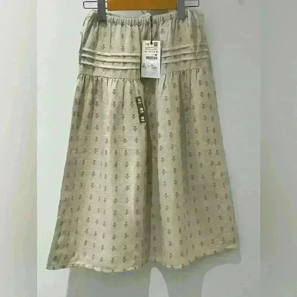 Zara Other - NWT kids Zara pleated skirt  cream and grey size year 13-14